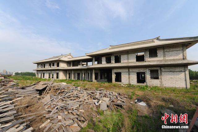 全國首個姓氏博物園“擱淺”一年 倣古建築被荒廢