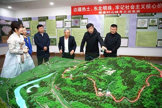 延邊州委副書記、延吉市委書記洪慶調研延吉市文化事業發展情況