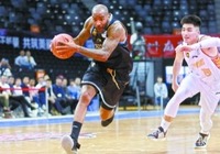 轻取深圳 首钢男篮距四强一步之遥