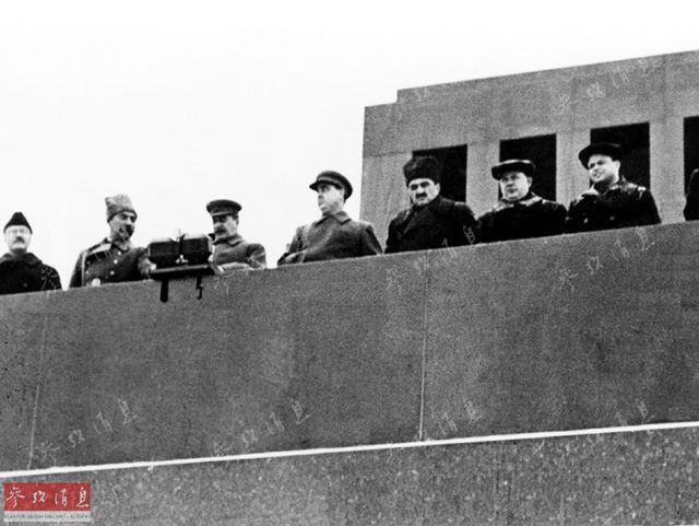 兵临城下！悲壮的1941年红场大阅兵