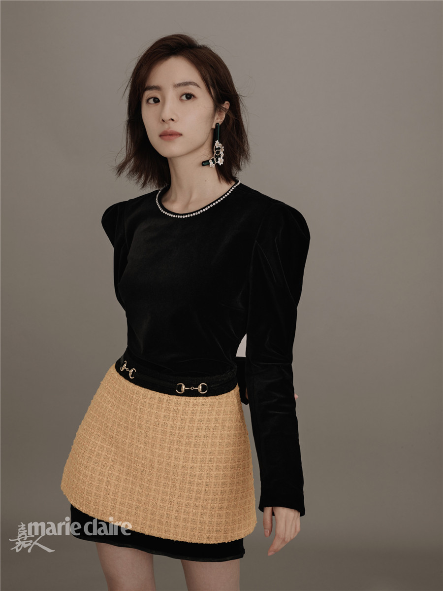 近日,演员胡冰卿为嘉人杂志拍摄的一组素颜大片曝光,清风拂面少女感爆