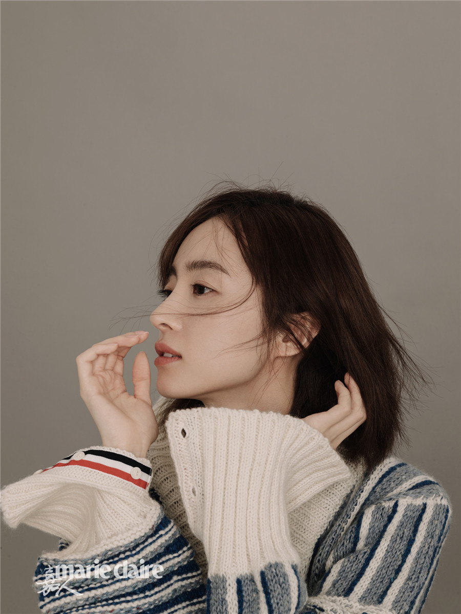 胡冰卿挑战素颜大片春风拂面少女感爆表