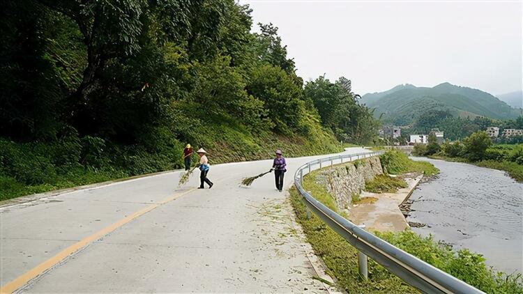 “四好农村路” 坦途通小康 ——广西凤山县实施交通优先发展战略纪实
