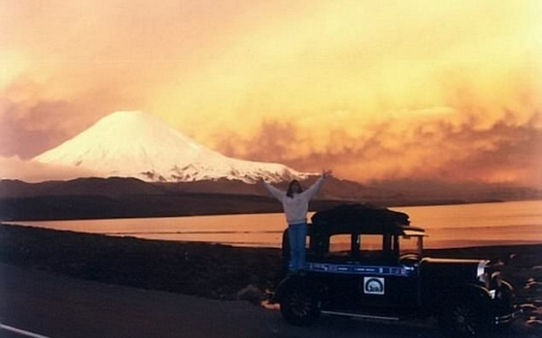 夫妇自驾环球17年 旅途中生育4子(组图)