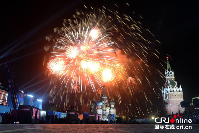莫斯科红场举行烟花盛宴庆祝卫国战争胜利70周年