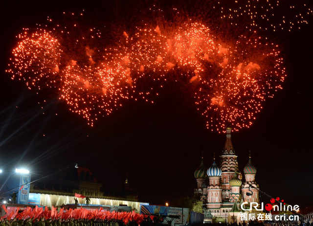 莫斯科红场举行烟花盛宴庆祝卫国战争胜利70周年