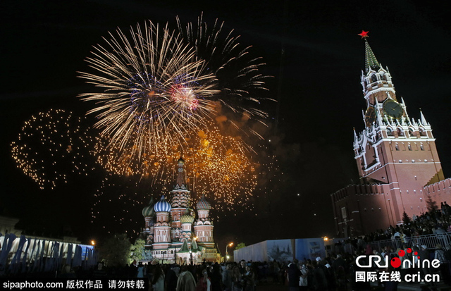 莫斯科红场举行烟花盛宴庆祝卫国战争胜利70周年