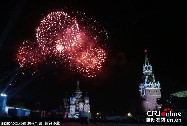 莫斯科红场举行烟花盛宴庆祝卫国战争胜利70周年