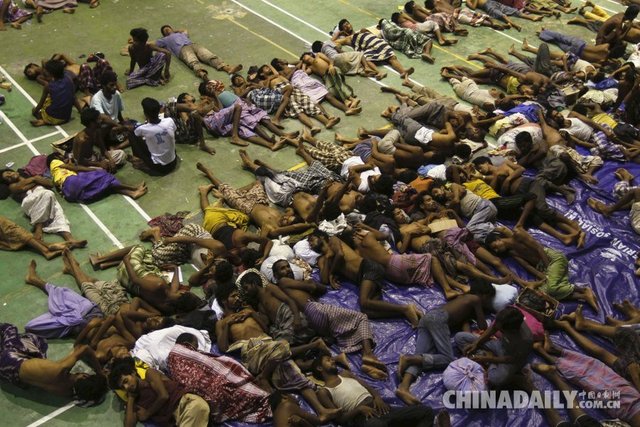 緬甸載600人難民船擱淺印尼海岸 因燃料用盡