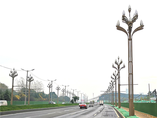 武汉首个5G智慧路灯示范项目点亮光谷
