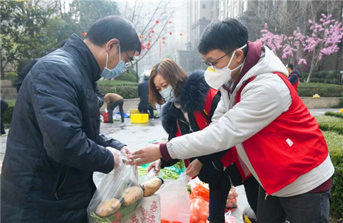 （備註：西安市發改委黨員李都已核實正確，附西部網發過的連結）【戰“疫”·行動】172名西安市直機關黨員到曲江新區各基層黨組織報到 積極投身疫情防控工作