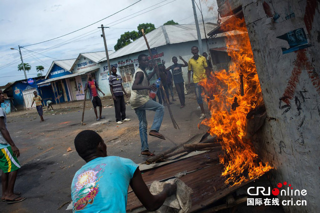 布隆迪骚乱致至少8万难民逃至坦桑尼亚