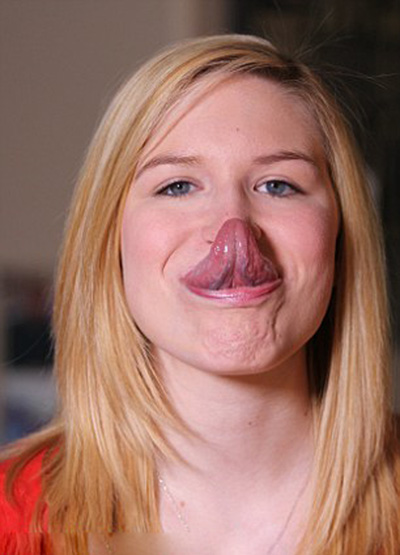 美国一女子舌头长10.16厘米 能够到眼睛