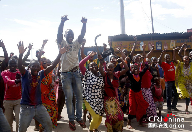布隆迪军人宣称“政变” 民众街头庆祝