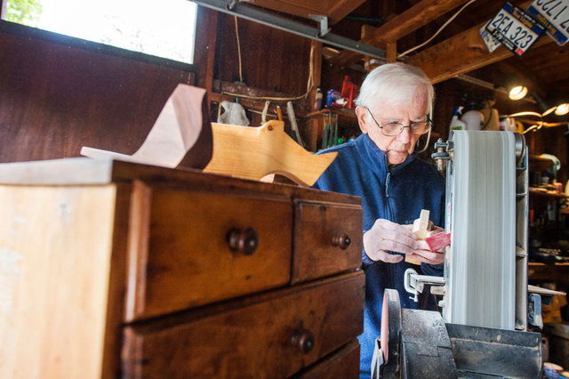 美國94歲高齡老翁鍥而不捨75年 終獲學士學位