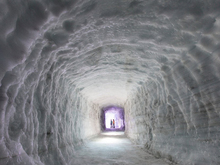 世界最大人造冰川隧道即将开放 内有教堂可办婚礼