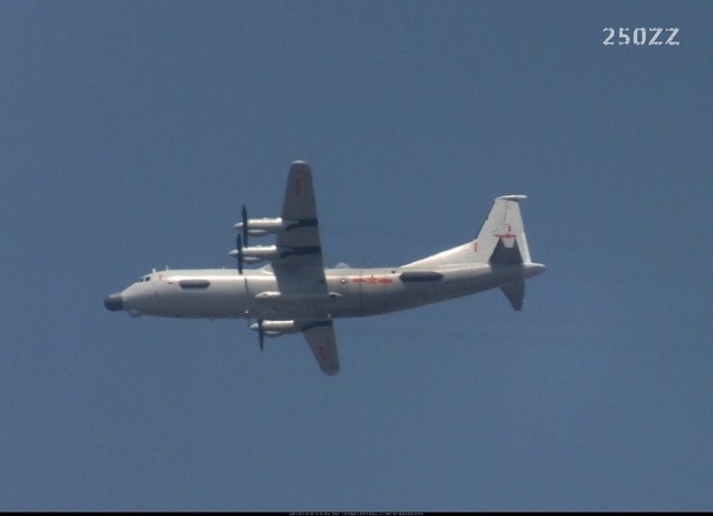 大批國産高新機淩空編隊飛過 空警500領頭