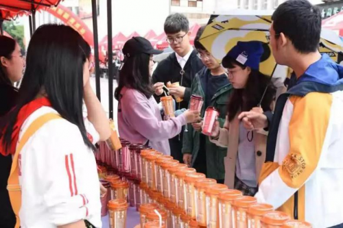 Meco果汁茶这么火！香飘飘新派茶饮，万商大会受热捧