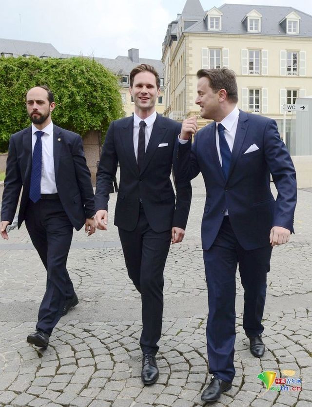 卢森堡首相贝特尔与同性伴侣举行婚礼