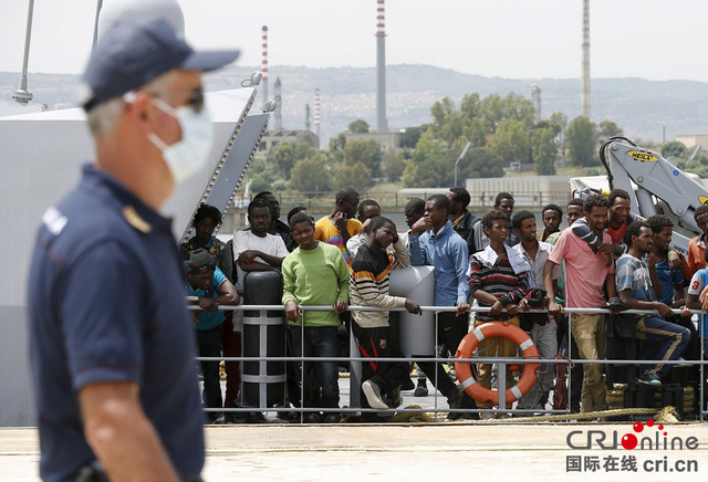 意大利海岸警衛隊48小時救助約3600名非法移民