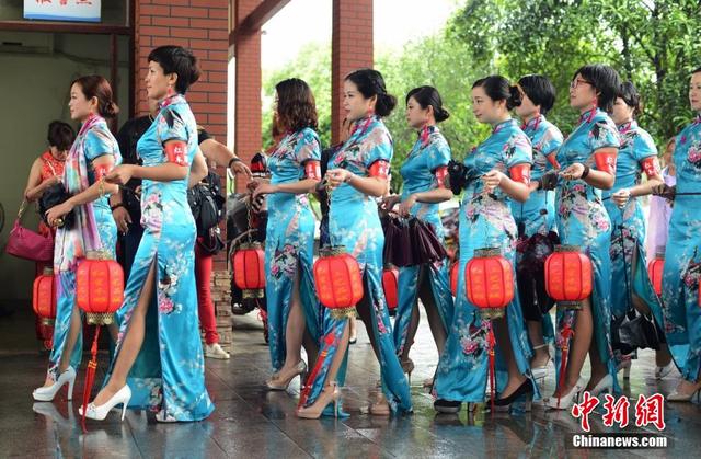 湖南長沙千名女子著旗袍走秀 挑戰世界紀錄