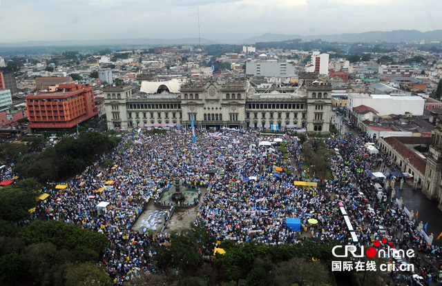 危地馬拉數十名官員捲入貪腐案 民眾示威要求總統辭職