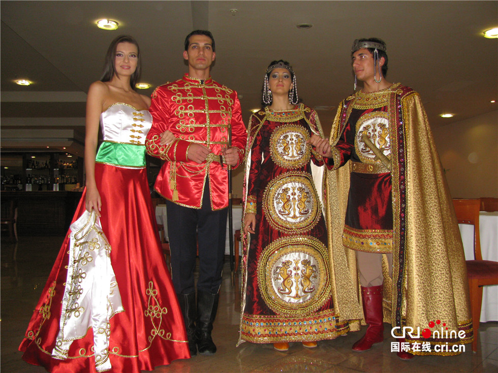 图片默认标题_fororder_00575-保加利亚 VyacheslavPopov 融入现代元素的保加利亚国王和王后服饰