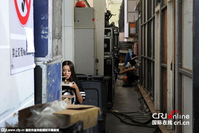 图片故事:车模的一天 图片故事:车模的一天