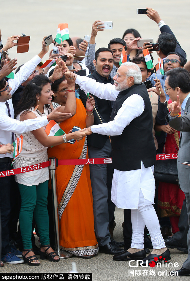 印度總理莫迪抵達韓國進行國事訪問 受到熱情迎接