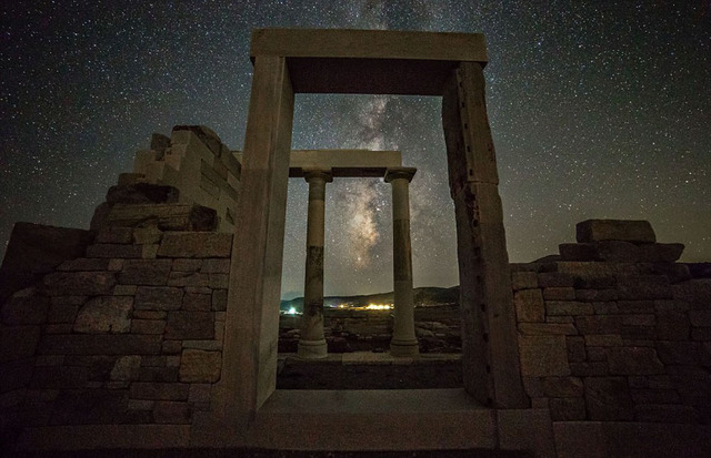 实拍希腊绝美星空 神庙上空神秘梦幻