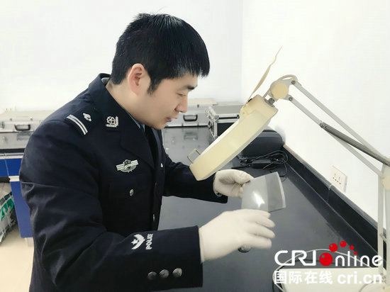 【科教-文字列表(頁面標題:崤函“提刑官” 三門峽市公安局崤山分局警官楊會波)】崤函“提刑官”讓罪惡無處遁行——記三門峽市公安局崤山分局案偵大隊技術中隊長楊會波