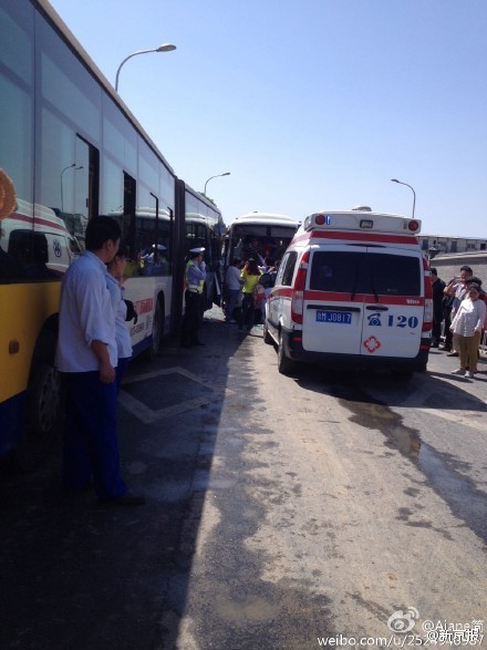 北京一公交与大客车相撞 十余人受伤