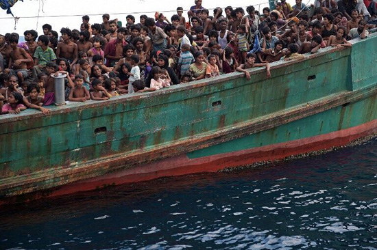 东南亚海上偷渡问题加剧　偷渡者为食物展生死斗