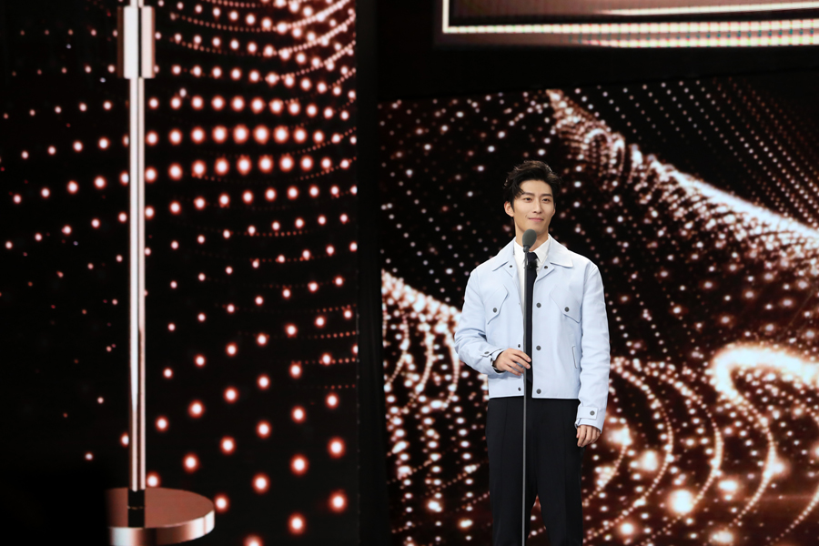 《声临其境》窦骁亮相半决赛 一人分饰多角