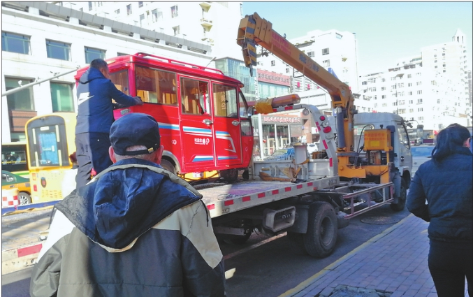 哈尔滨“重拳”整治非法客运“港田车”