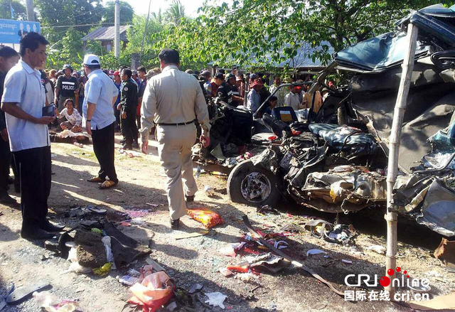 柬埔寨东部一客车与卡车相撞 致至少21人死亡