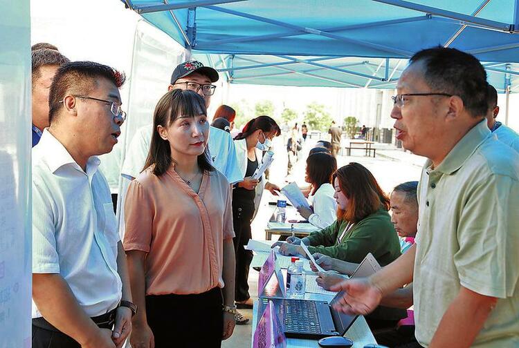 挑起困难群众增收致富的"大梁—合阳县多措并举推进就业扶贫工作