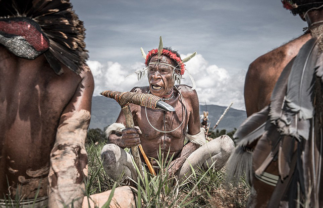 揭秘与世隔绝的达尼人部落:竹屋当房 用长矛狩猎
