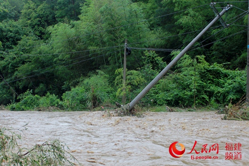 降雨致福建11万户停电 安砂水库洪水百年一遇