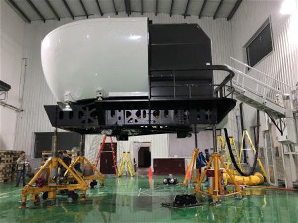 西咸新区空港新城首台全动模拟机抵达产业园