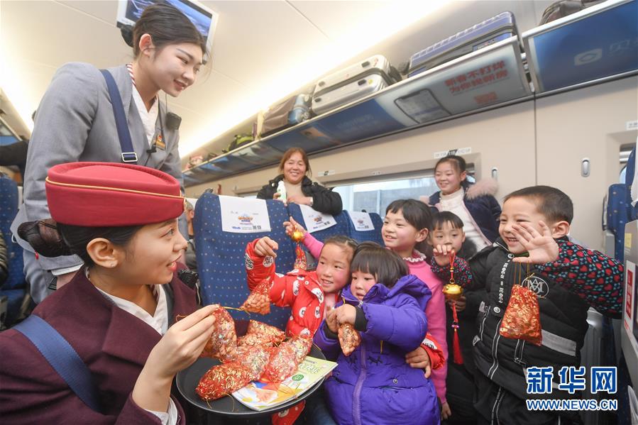 情暖“候鳥”團圓路 情暖“候鳥”團圓路