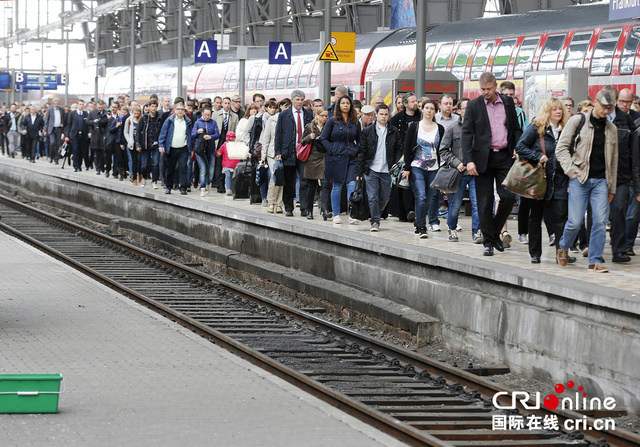 德國鐵路公司爆發新一輪大罷工 旅客出行受阻