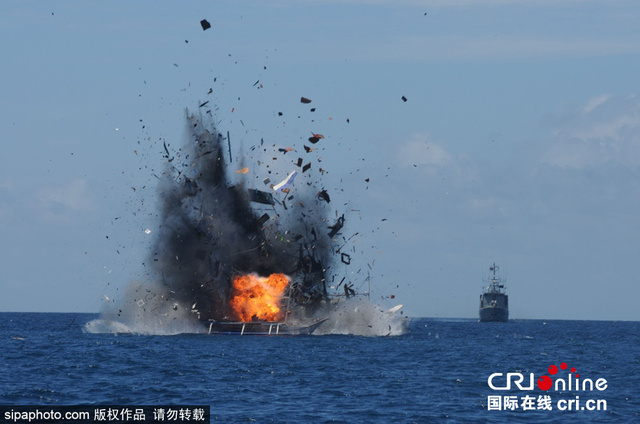 印尼海軍炸毀19艘非法捕魚外國漁船