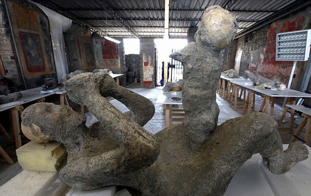 庞贝末日遇难者遗骸被复原 惊恐表情震撼世人 庞贝末日遇难者遗骸被复原 惊恐表情震撼世人