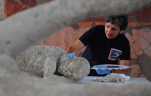 庞贝末日遇难者遗骸被复原 惊恐表情震撼世人 庞贝末日遇难者遗骸被复原 惊恐表情震撼世人