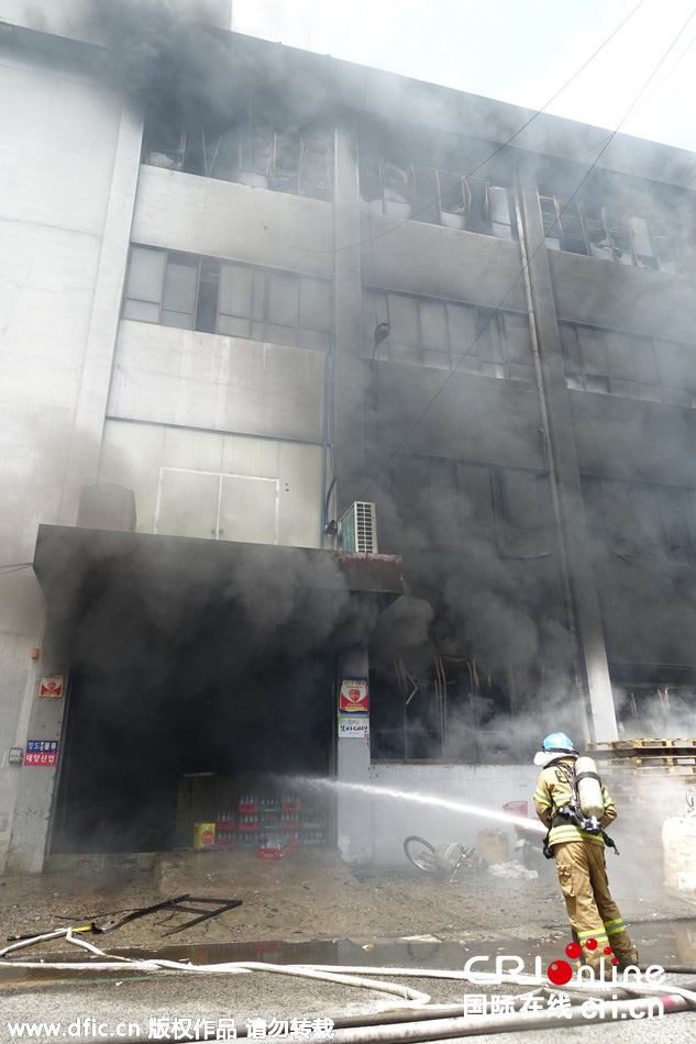 韓國大邱一家服裝工廠四層樓建築失火