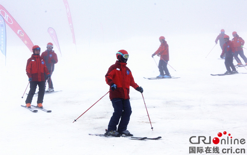 【CRI專稿 圖文】重慶首屆冰雪運動季系列活動啟動【內容頁標題】體驗冰雪魅力 重慶首屆冰雪運動季系列活動啟動