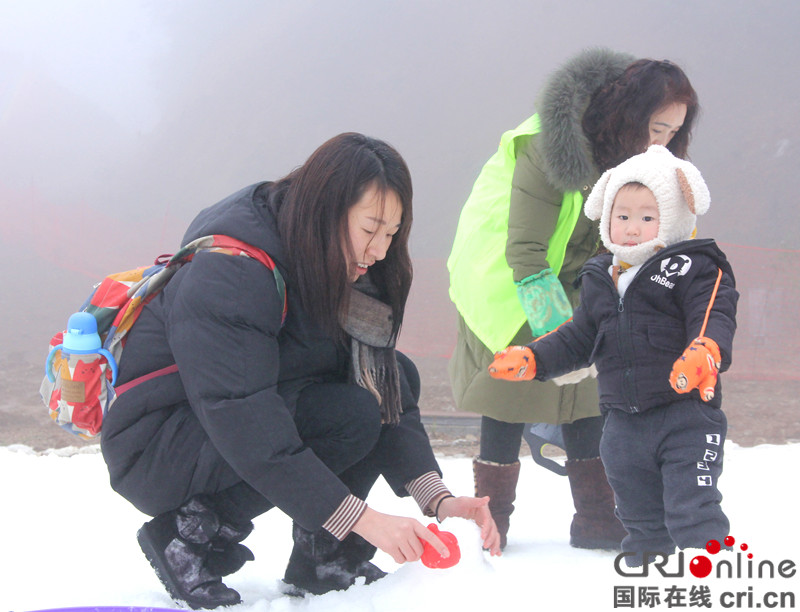 【CRI專稿 圖文】重慶首屆冰雪運動季系列活動啟動【內容頁標題】體驗冰雪魅力 重慶首屆冰雪運動季系列活動啟動