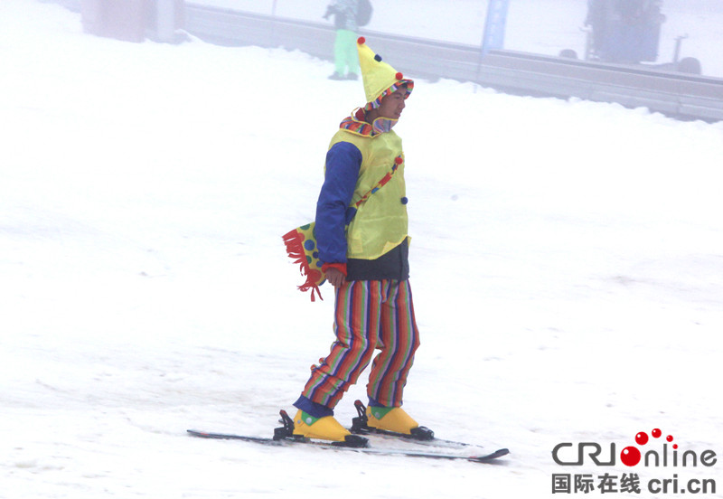 【CRI专稿 图文】重庆首届冰雪运动季系列活动启动【内容页标题】体验冰雪魅力 重庆首届冰雪运动季系列活动启动