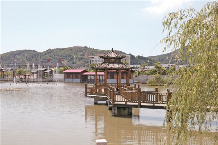 福鼎柏洋村景初冬时节,走进福鼎市硖门畲族乡柏洋村,只见宽敞整洁的